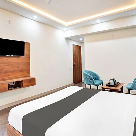Hotel O Gayathri Metro Deluxe Bangalore Buitenkant foto