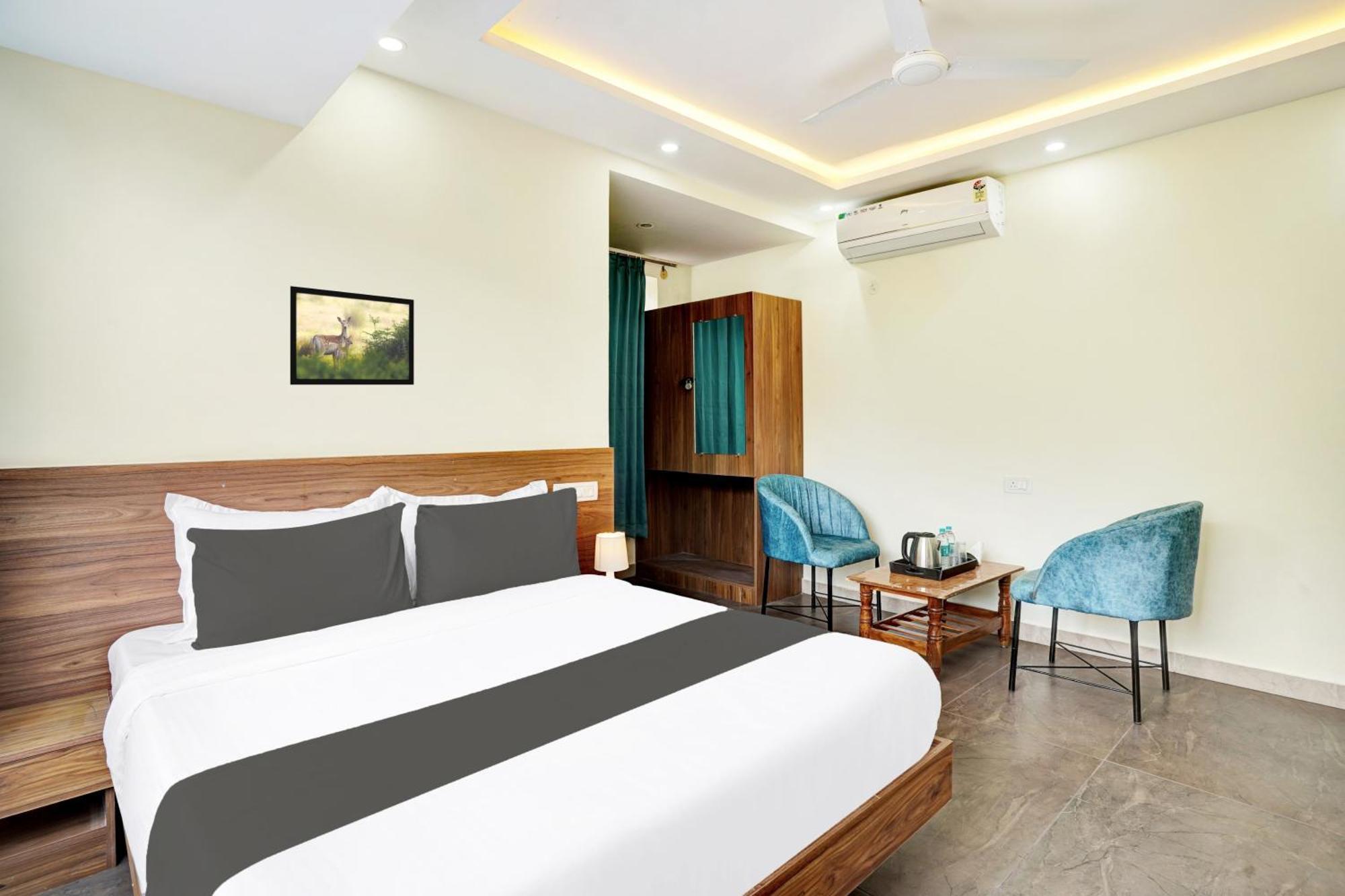 Hotel O Gayathri Metro Deluxe Bangalore Buitenkant foto