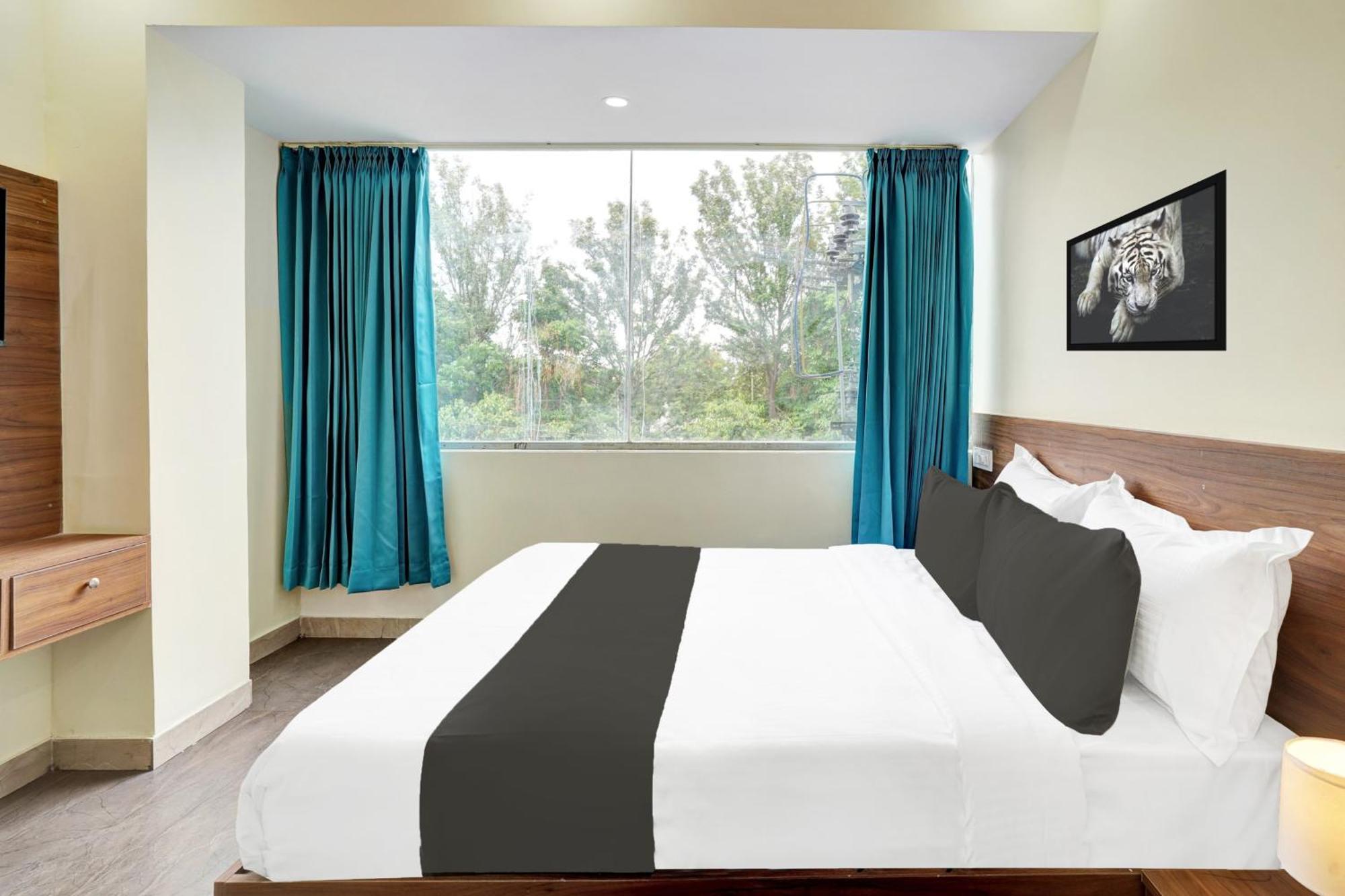 Hotel O Gayathri Metro Deluxe Bangalore Buitenkant foto