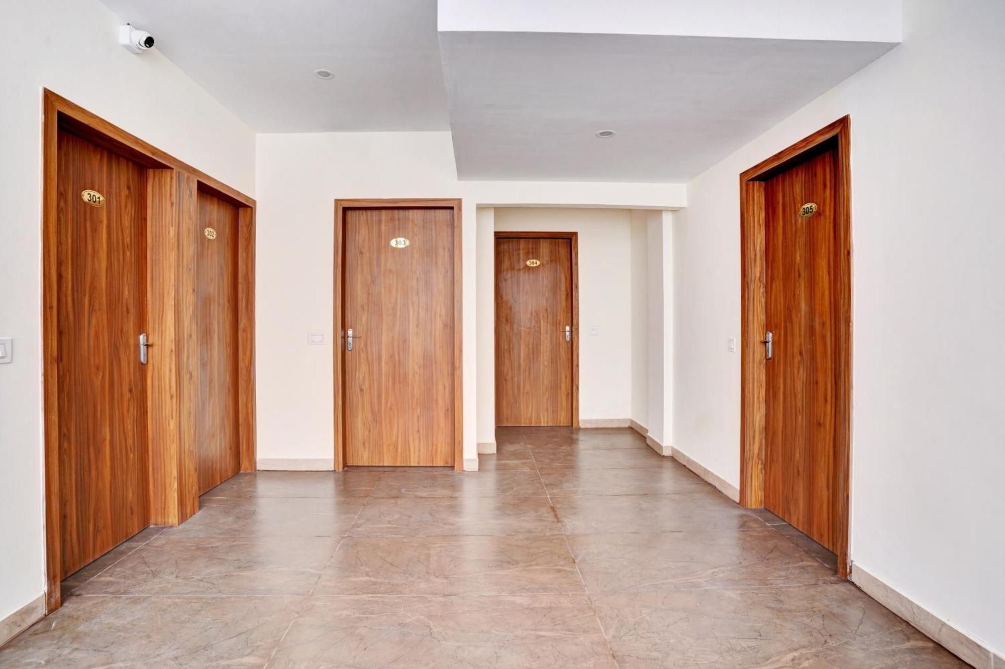 Hotel O Gayathri Metro Deluxe Bangalore Buitenkant foto